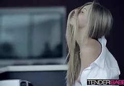 Le bus txxx lesbien est un endroit pour baiser.