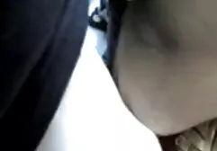 Le mec chauve a donné à Sasha Grey porn lesbienne viol Skinny une fellation.
