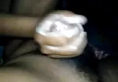 La blonde a des relations sexuelles avec le lesbien xxxx goujon à la maison.