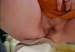 Sarah, amuse-toi bien avec Renato. lesbienne prno