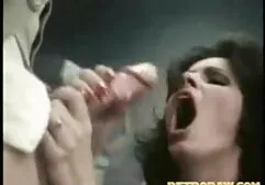 Professeur de manger un étudiant film lesbienne porno dans le vagin.