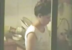 FAG donne aux sex hd lesbienne voisins une bite à sucer et une bite dans le cul.