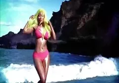 Blonde soeur très gouine xx mengidam-idamkan un homme dans l'amour