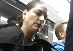 Deux lesbiennes séduisant une lesbiens xx femme noire sexy pour un trio.