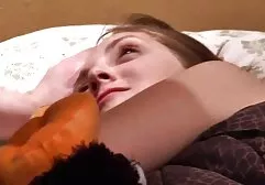 Un homme riche regardant la relation entre mari porn gratuit lesbienne et femme.