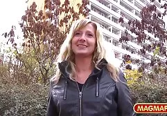 Hardcore étudiants baise lors d'une fête de xxx lisbienne sexe.