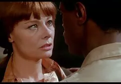 Des chiennes blanches baisées xxxn lesbienne par un Afro-Américain.