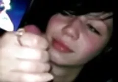 Baise la beauté nue dans le porntube lesbienne style de chien
