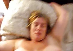 Les hommes entrent film porno esbiene dans le vagin d'un bébé vierge.
