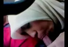 Deux masseuses s'amusent video xxx lesbienne avec le client.