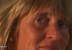 Maîtresse de la femme pendant que son mari dort. xxx viol lesbienne