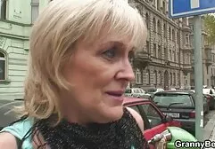 Un film porno de lesbienne jeune homme gay attendant que le Père Noël grossisse et le baise.