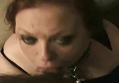 Dames avec gros seins voir film porno lesbienne tomber un garçon mignon sur le lit.