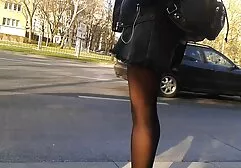 Les femmes torturées se font film porno x lesbienne baiser par un homme.