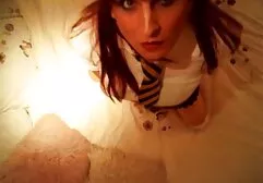 Il a les cheveux extrait de film porno lesbienne bruns dans le cul.