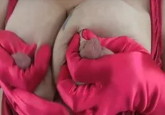 Maîtresse cherche une fille avec un stylo et un extrait de film porno lesbienne gode.