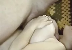 Un homme lubrique jouets en culotte et se masturber xx lesbienne