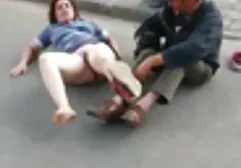 Le jeune patron étreignait x vidéo lesbienne la secrétaire adulte.