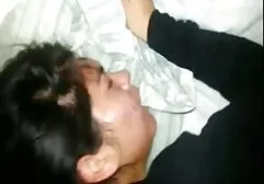 Fille avec de gros film x lesbienne black seins se masturbe avec un gode