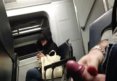 Deux film x gouines têtards caressant et un baiser sur une note personnelle