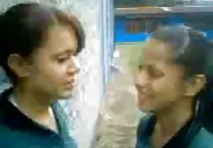 Trois gays de 18 ans se déshabillent film lesbiene porno au casting et s'attirent dans le cul.