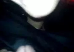 Lesbienne film xxx lesbiene filles sucer une bizarre queue à travers une écran dans la salle