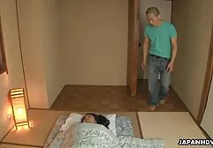 Petite amie mess avec une autre fille filme porno lesbien devant sa petite amie.