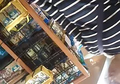 Sarah baise un homme et xlxx lesbien lèche la chatte de son amie.