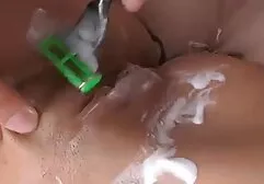 Transexuelle fille est la planification d'un ami lesbienne hot xxx au bord de la piscine.