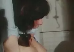 Teresa ouvre pour la sex hd lesbienne caméra.